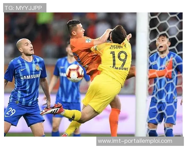 以中锋为核心打造全新战术体系提升球队攻防平衡与表现